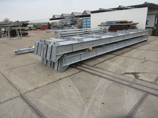 Staalconstructie 17 x 55 meter (935m2) - afbeelding 8 van  18