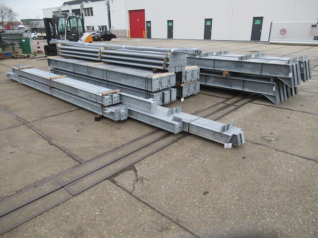Staalconstructie 17 x 55 meter (935m2) - afbeelding 11 van  18