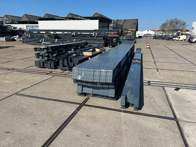 Staalconstructie 18 x 40 meter (720m2) - afbeelding 5 van  18