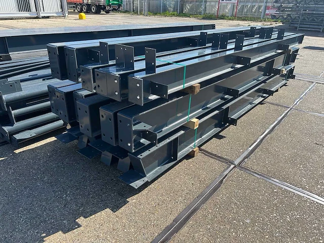 Staalconstructie 18 x 40 meter (720m2) - afbeelding 14 van  18
