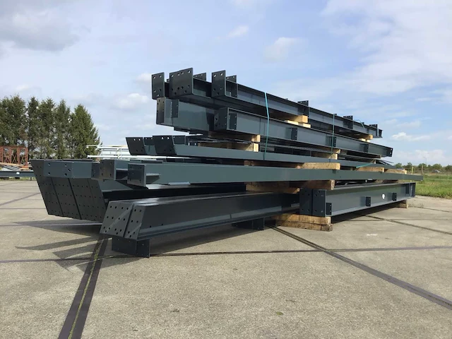 Staalconstructie 18x30 meter (ca. 540 m2) - afbeelding 1 van  9