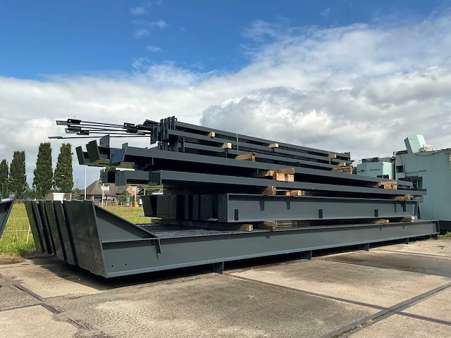 Staalconstructie 18x40 meter (ca. 720 m2) - afbeelding 1 van  11