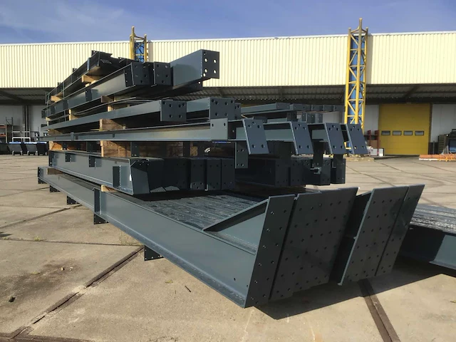 Staalconstructie 18x40 meter (ca. 720 m2) - afbeelding 1 van  7