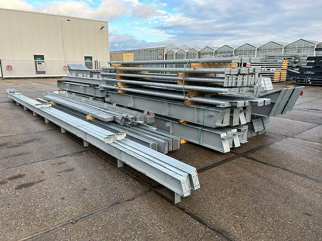 Staalconstructie 22 x 50 meter (1100m2) - afbeelding 14 van  19