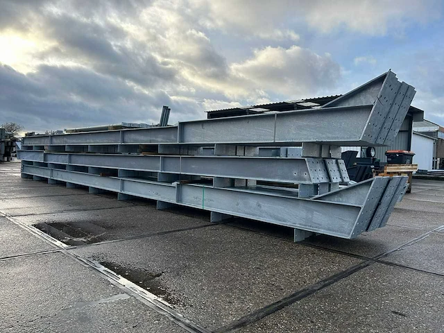 Staalconstructie 22 x 50 meter (1100m2) - afbeelding 15 van  19