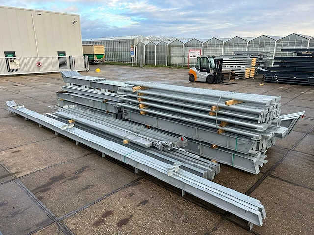 Staalconstructie 22 x 50 meter (1100m2) - afbeelding 16 van  19