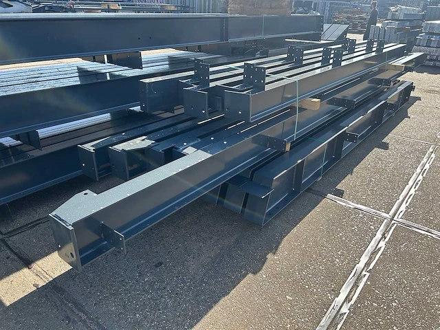 Staalconstructie 22 x 50 meter (1100m2) - afbeelding 10 van  29