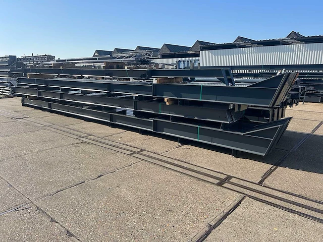 Staalconstructie 22 x 50 meter (1100m2) - afbeelding 12 van  29