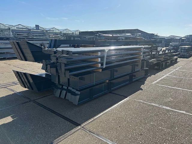 Staalconstructie 22 x 50 meter (1100m2) - afbeelding 25 van  29