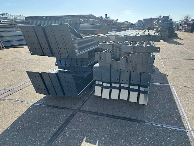 Staalconstructie 22 x 50 meter (1100m2) - afbeelding 26 van  29