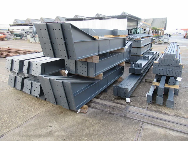 Staalconstructie 25 x 45 meter (1125m2) - afbeelding 13 van  21