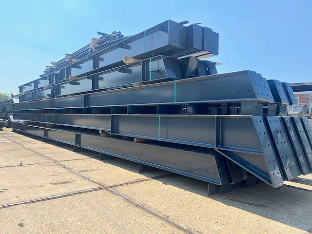 Staalconstructie 25 x 60 meter (1500m2) - afbeelding 1 van  19