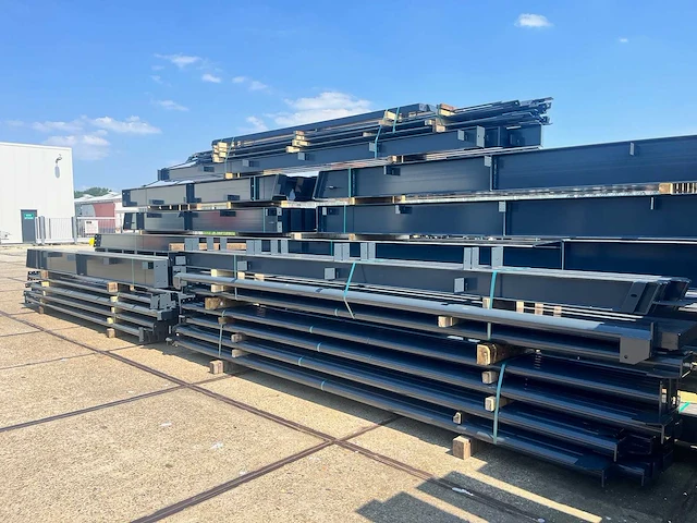 Staalconstructie 25 x 60 meter (1500m2) - afbeelding 15 van  19