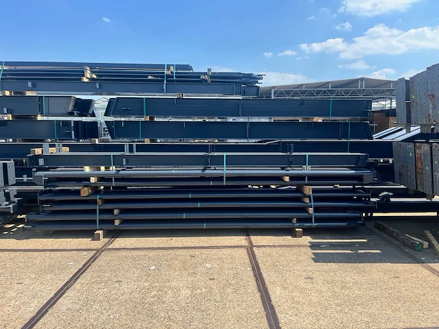Staalconstructie 25 x 60 meter (1500m2) - afbeelding 16 van  19
