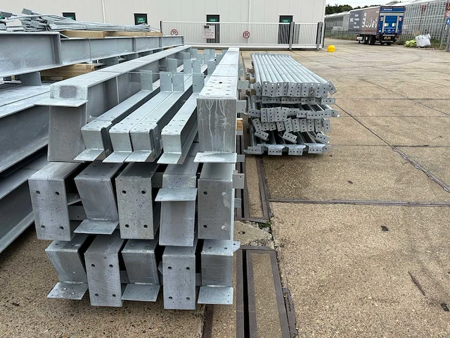 Staalconstructie 25 x 60 meter (1500m2) - afbeelding 4 van  25