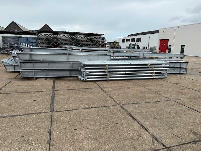 Staalconstructie 25 x 60 meter (1500m2) - afbeelding 11 van  25