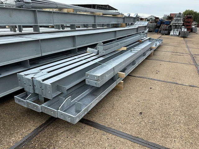 Staalconstructie 25 x 60 meter (1500m2) - afbeelding 23 van  25