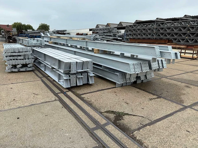 Staalconstructie 25 x 60 meter (1500m2) - afbeelding 25 van  25
