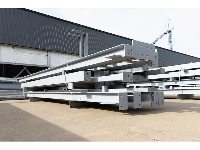 Staalconstructie 25x49 meter – hal met kantoor - afbeelding 14 van  87