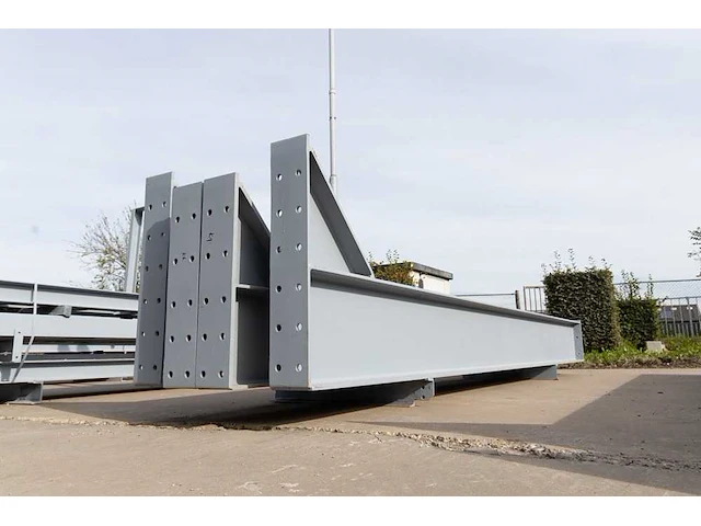Staalconstructie 25x49 meter – hal met kantoor - afbeelding 17 van  87