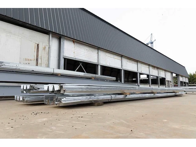 Staalconstructie 25x49 meter – hal met kantoor - afbeelding 36 van  87