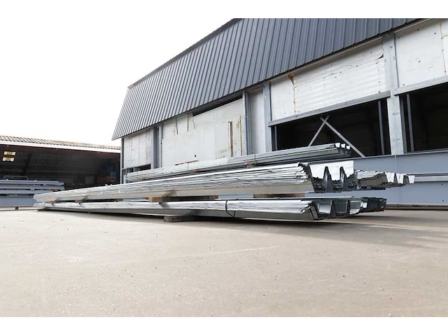 Staalconstructie 25x49 meter – hal met kantoor - afbeelding 41 van  87