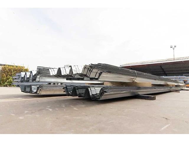 Staalconstructie 25x49 meter – hal met kantoor - afbeelding 42 van  87