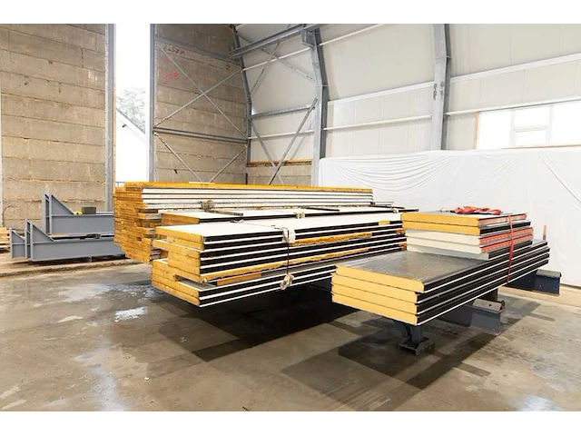Staalconstructie 25x49 meter – hal met kantoor - afbeelding 47 van  87