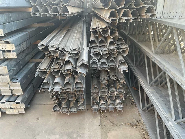 Staalconstructie (32,00x112,50 mtr) (3600m2) - afbeelding 42 van  55