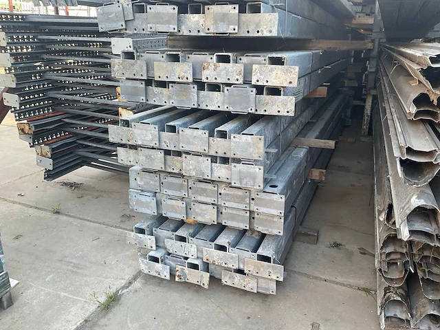 Staalconstructie (32,00x112,50 mtr) (3600m2) - afbeelding 44 van  55