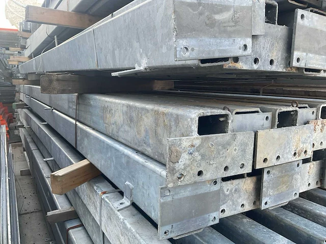 Staalconstructie (32,00x112,50 mtr) (3600m2) - afbeelding 46 van  55