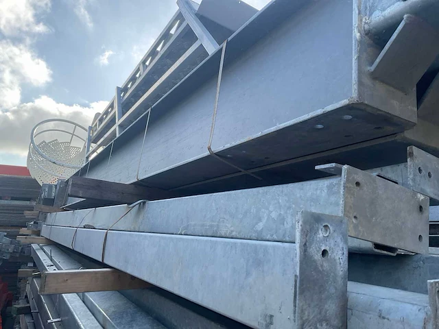 Staalconstructie (32,00x112,50 mtr) (3600m2) - afbeelding 47 van  55