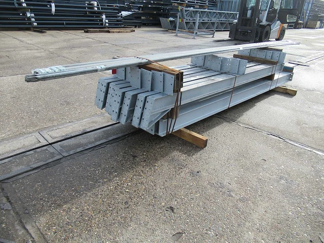 Staalconstructie 5.30 x 12.00 meter (64m2) - afbeelding 2 van  9