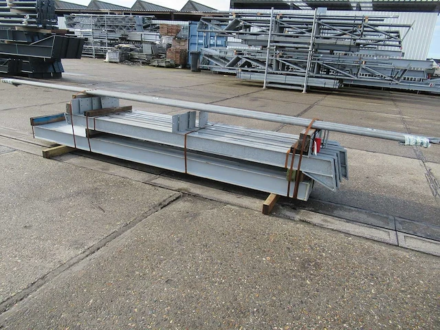Staalconstructie 5.30 x 12.00 meter (64m2) - afbeelding 4 van  9