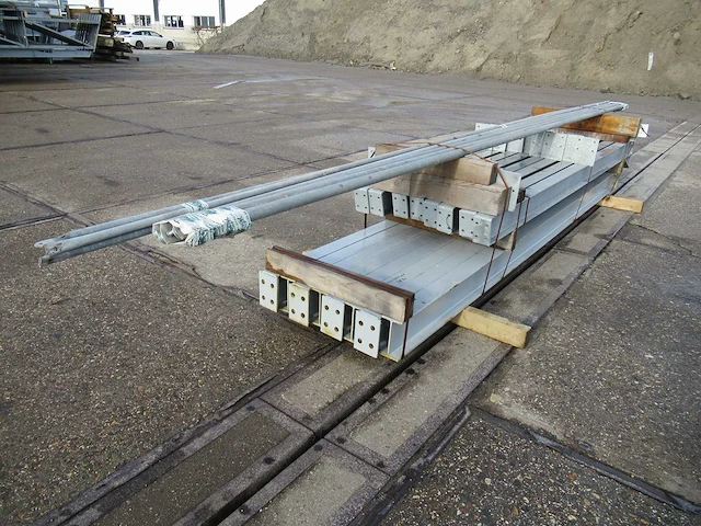 Staalconstructie 5.30 x 12.00 meter (64m2) - afbeelding 7 van  9