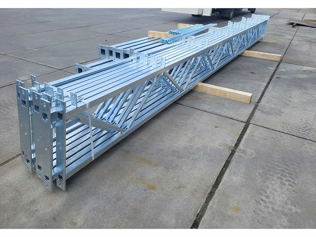 Staalconstructie (7 x 24 mtr) (168m2) - afbeelding 3 van  7