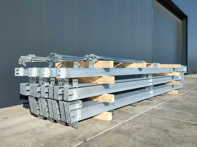 Staalconstructie 8 x 12 (ca. 96m²) - afbeelding 1 van  2