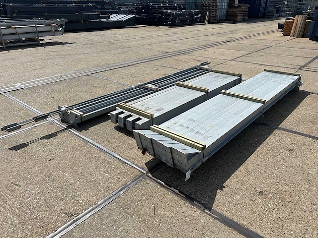 Staalconstructie 8 x 12 meter (96m2) - afbeelding 1 van  10