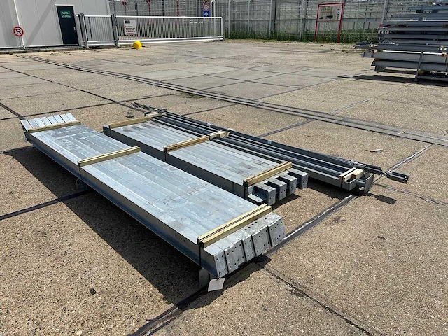 Staalconstructie 8 x 12 meter (96m2) - afbeelding 8 van  10