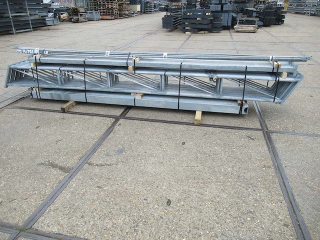 Staalconstructie 8 x 16 meter (128m2) - afbeelding 7 van  10