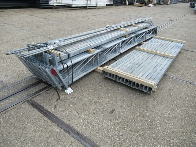 Staalconstructie 8.00 x 24.00 meter (192m2) - afbeelding 1 van  8