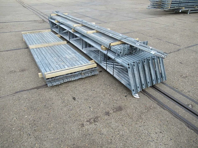 Staalconstructie 8.00 x 24.00 meter (192m2) - afbeelding 2 van  8