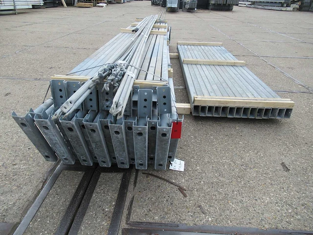 Staalconstructie 8.00 x 24.00 meter (192m2) - afbeelding 4 van  8