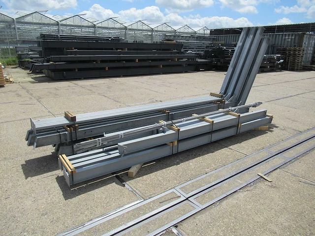 Staalconstructie 8.20 x 24.00 meter (197m2) - afbeelding 1 van  10