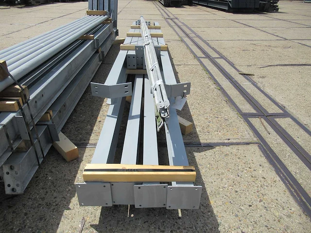 Staalconstructie 8.20 x 24.00 meter (197m2) - afbeelding 7 van  10