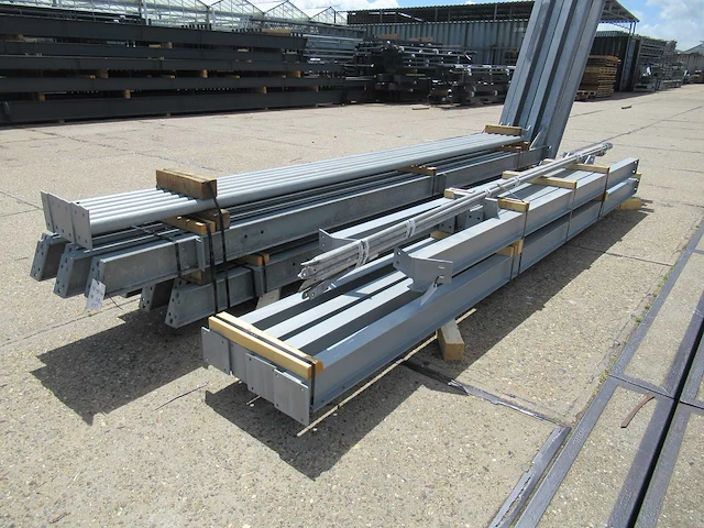 Staalconstructie 8.20 x 24.00 meter (197m2) - afbeelding 9 van  10