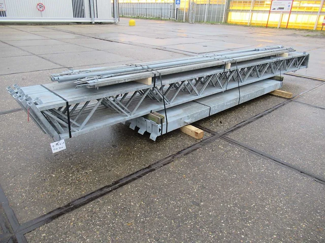 Staalconstructie 9.75 x 16.00 meter (156m2) - afbeelding 1 van  12