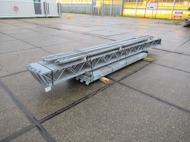 Staalconstructie 9.75 x 16.00 meter (156m2) - afbeelding 5 van  12