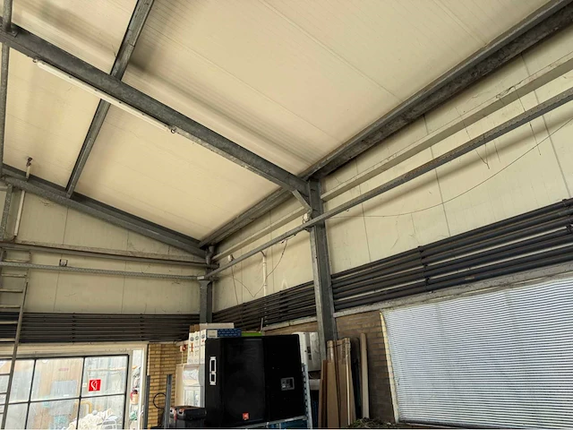 Staalconstructie met dak en deur (11,50x31,50 mtr) (363m2) - afbeelding 7 van  21