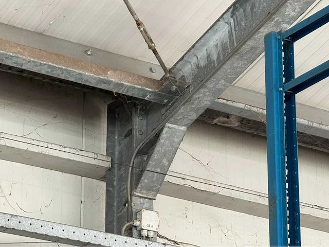 Staalconstructie met dak en deur (11,50x31,50 mtr) (363m2) - afbeelding 9 van  21